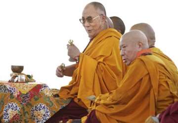 china lashes out at us as obama meets dalai lama