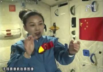 chinese astronauts give lecture to kids from orbiting space station