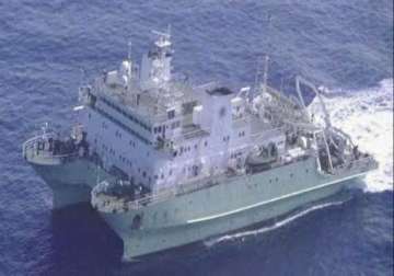 chinese survey ship takes over mh370 sub sea search