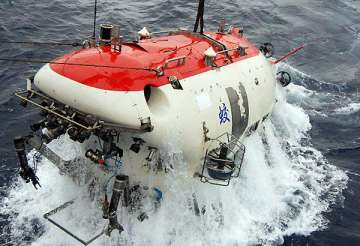chinese submersible sets new deep sea diving record