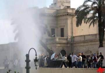 clashes continue in egypt toll increases to 14