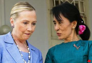 clinton meets suu kyi lays down reform markers