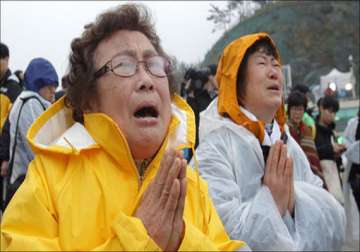 cries of anguish as south korea ferry toll reaches 135