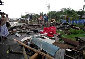 cyclone mahasen hits bangladesh 45 people killed