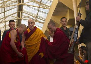 dalai lama prays for tibetans who self immolated