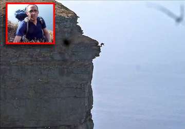 daredevil jumper leaps off 1 100ft cliff in uk