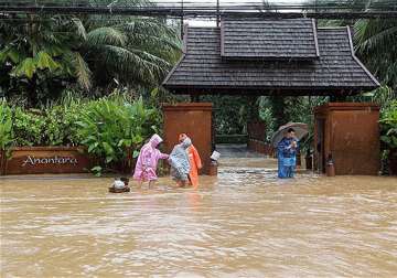 death toll from thailand s floods tops 600