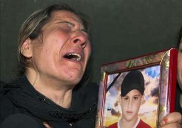 eu us impose new syria sanctions as death toll rises