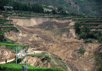eight die in china landslide