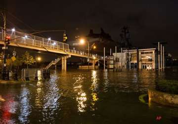 facebook twitter abuzz with chatter on hurricane sandy