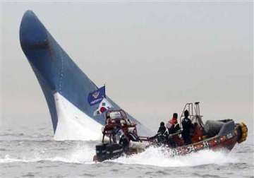 fear rises for missing s.korean ferry