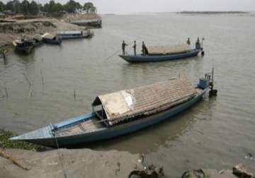 five pakistani sisters plunge into river