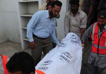 suicide bomber strikes in karachi kills four
