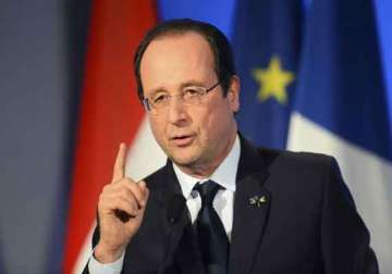 francois hollande pledges to deliver humanitarian aid to iraq