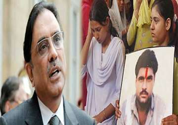 free sarabjit to bring india pakistan closer pakistani lawyer