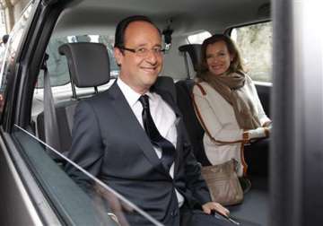 french president hollande takes train not plane on vacation