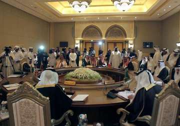 gcc to pull out syria observers urge world pressure