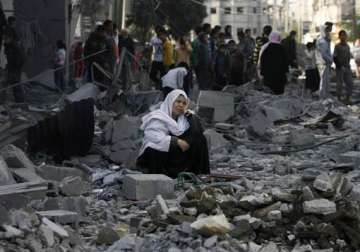 gaza death toll tops 1 000 as israel extends temporary truce