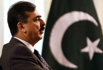 gilani laments stark difference in democracy in india pak