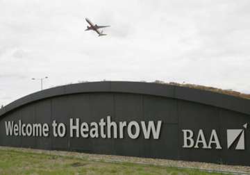 heathrow airport closed after plane makes emergency landing