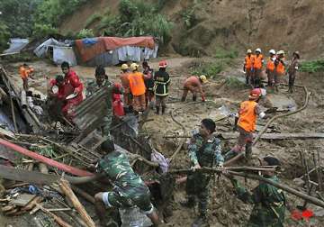 heavy rains landslides kill 83 in southwestern bangladesh