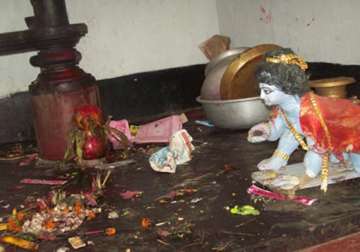 hindu temple vandalized in bangladesh