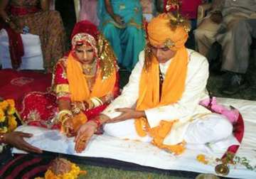 hindus in pak struggling to register their marriages report