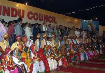 hindus pledge allegiance to pakistan at mass wedding ceremony