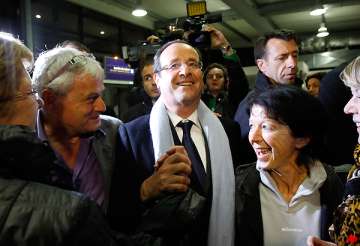 hollande beats sarkozy in french vote both in second round