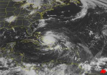 hurricane irene lashes bahamas and aims at us coast