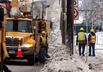 ice storm leaves 500k without power in us canada