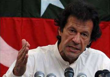 imran khan promises new pakistan at lahore rally