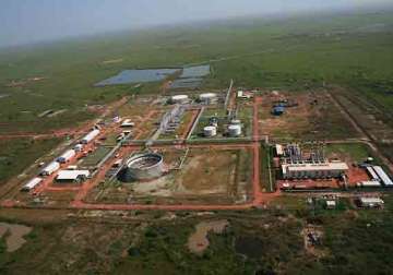 india shuts down south sudan oilfields evacuates entire staff