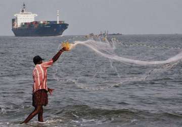 sri lanka arrests 37 indian fishermen