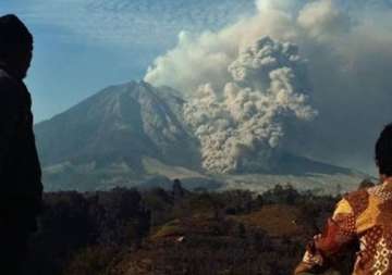 volcanic ash shuts four indonesian airports