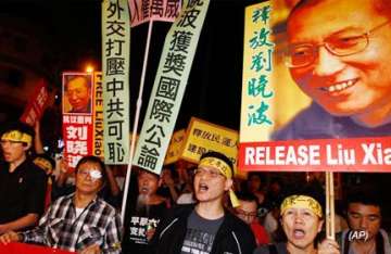 china protests nobel peace prize to jailed dissident internet censored