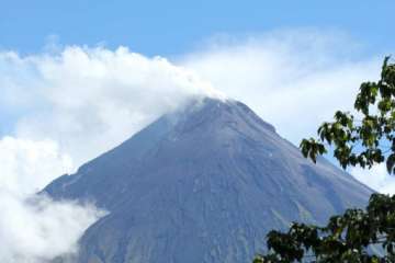 philippines warns of possible volcanic eruption