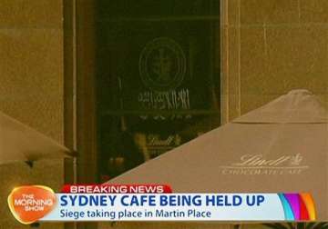 3 people have run out of sydney building