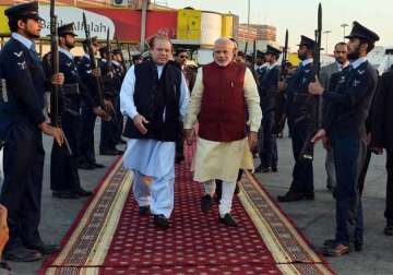 pakistan hails prime miniser modi s brief visit to lahore