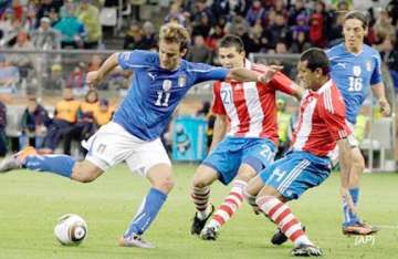 defending champions italy draw 1 1 with paraguay
