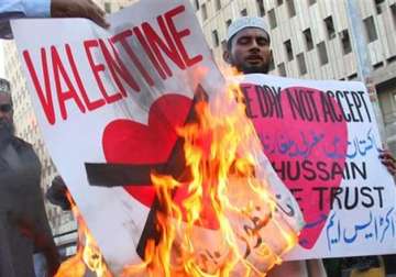 pakistan bans valentine s day celebrations islamists call it insult to islam