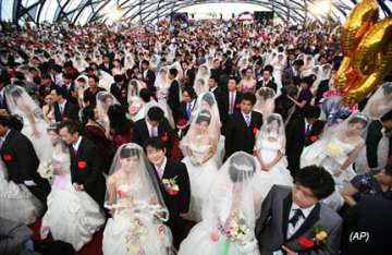 163 taiwan couples marry at 9.09 am on 9th day of 9th month