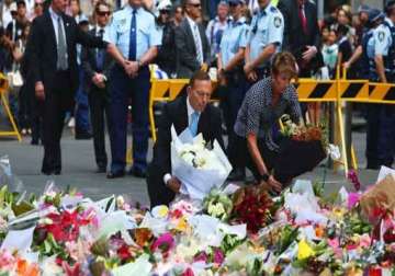 australian pm lays flowers at sydney makeshift memorial