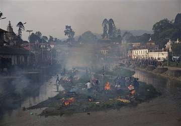 nepaldevastated hundreds cremated near pashupatinath temple