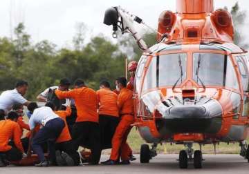 searchers return to retrieve bodies plane wreckage