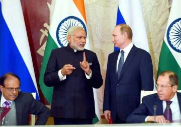 pm modi invites russian industry to invest in india