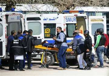 21 killed in tunisia attack 2 3 gunmen at large