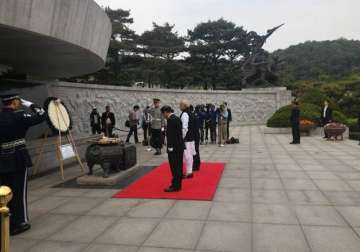 pm modi visits seoul national cemetery