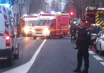 paris police officer dies in fresh shooting explosion heard near a mosque