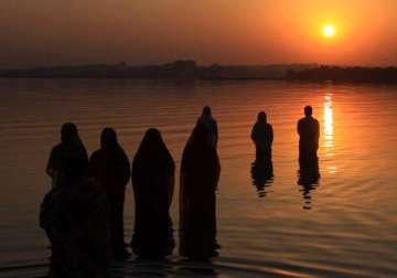 scores of indian americans celebrate chhath pooja in us